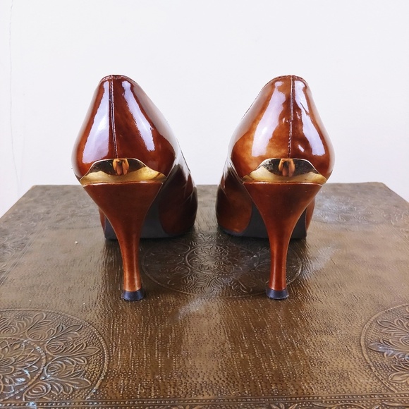 Stuart Weitzman Brown Patent Leather Heels - Picture 4 of 8